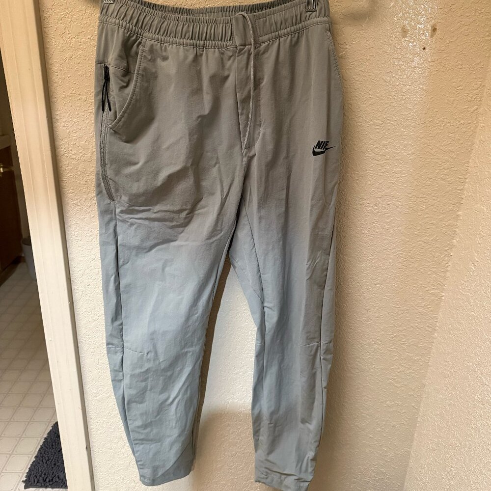 Nike Grey Gray Silver Windbreaker Zip-Up Style Sweatpants Size Small EUC S Pants